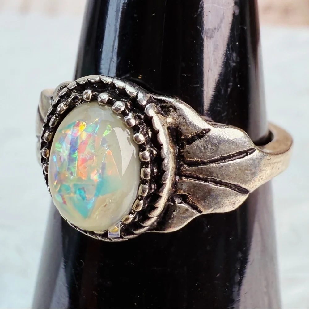 Beautiful aged Silvertone size 6 3/4 costume ring